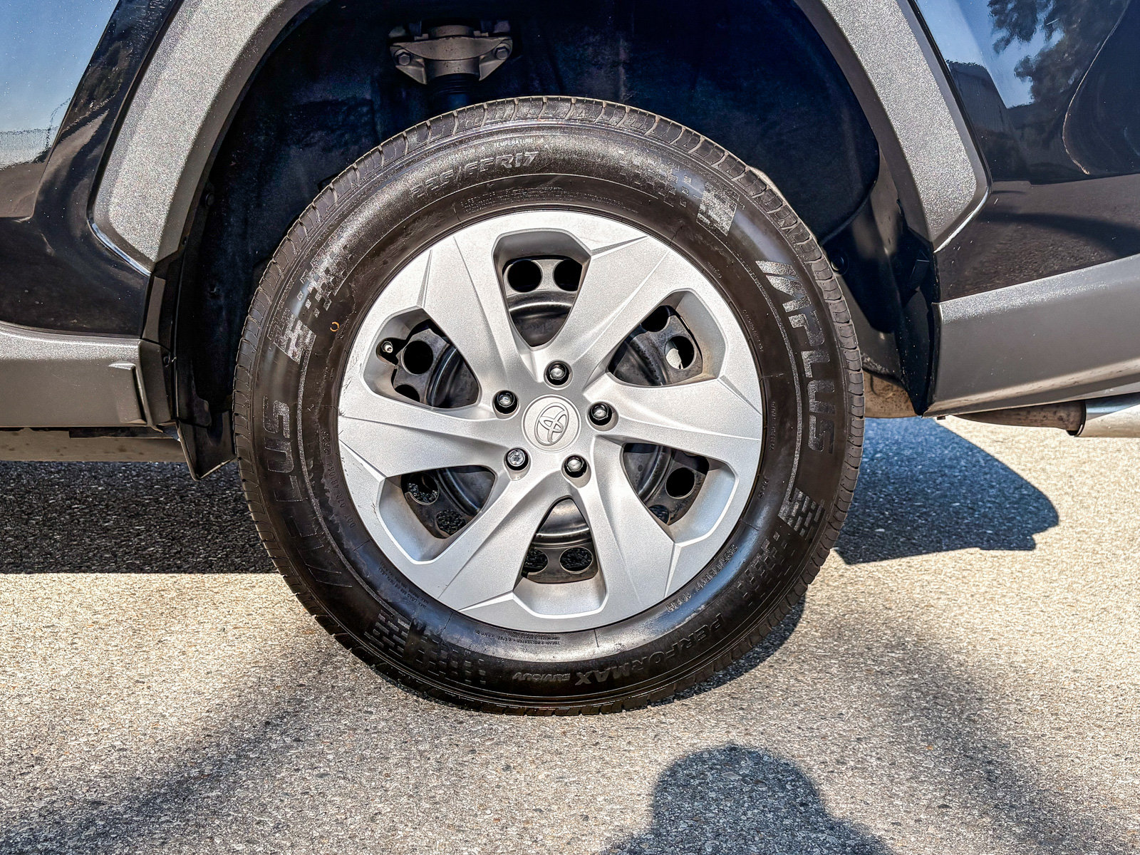 Used 2024 Toyota RAV4 LE AWD/4WD image 10