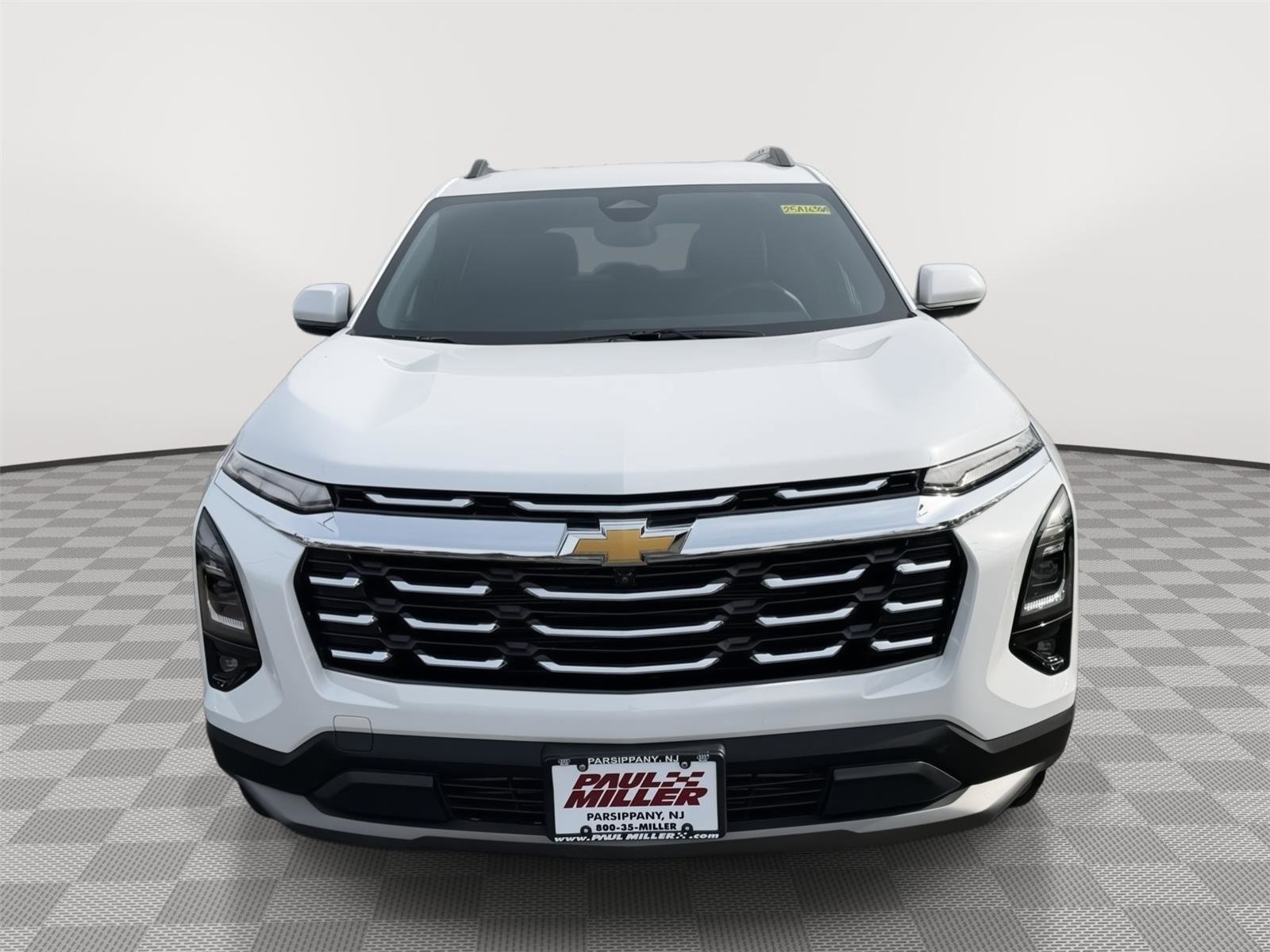 Used 2025 Chevrolet Equinox LT w/ Convenience Package II image 2
