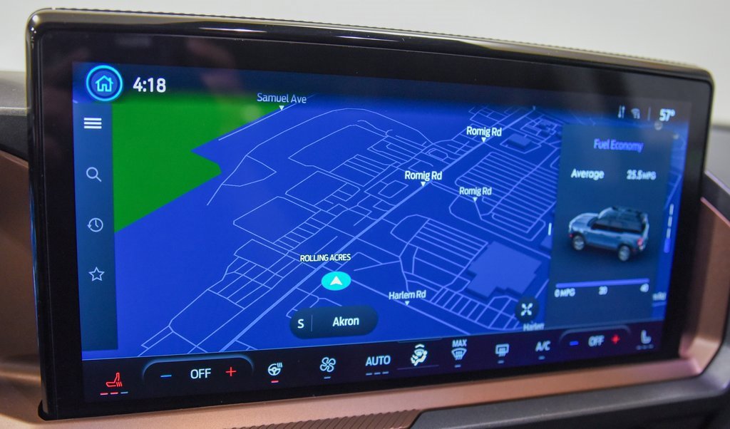 Used 2025 Ford Bronco Sport Outer Banks w/ Outer Banks Tech Package+ image 2