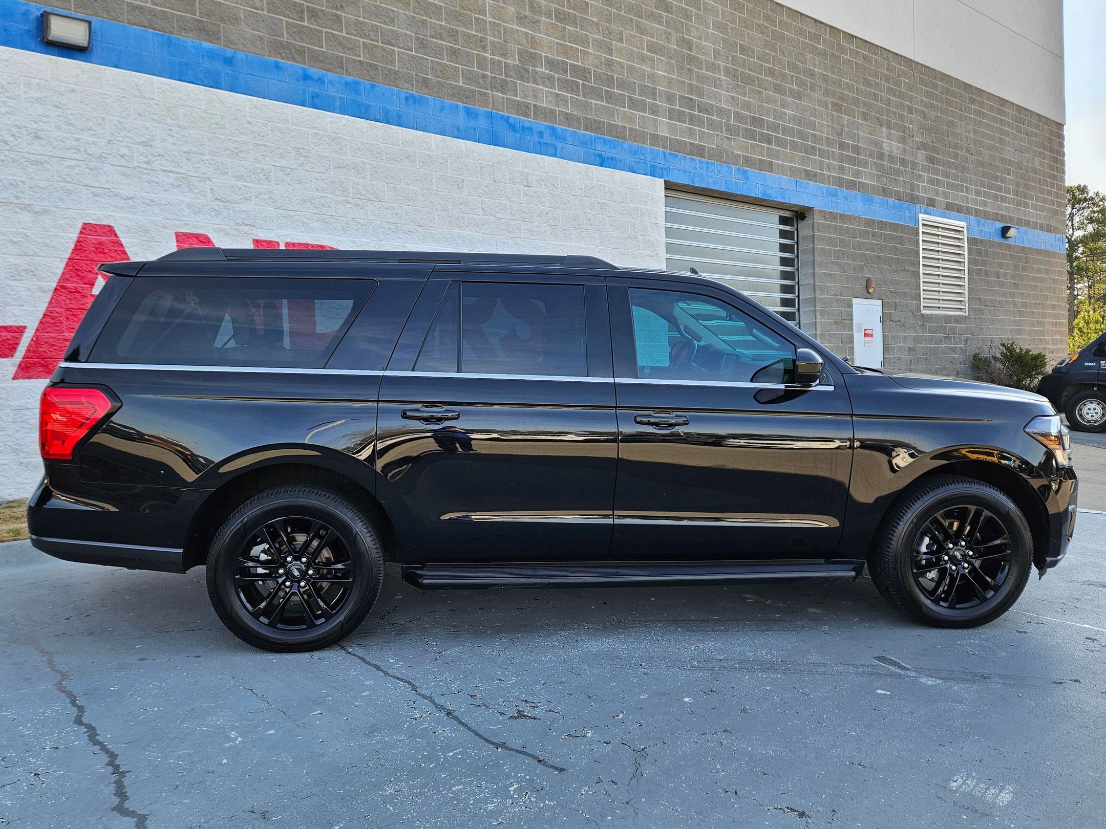 Used 2022 Ford Expedition Max XLT image 8