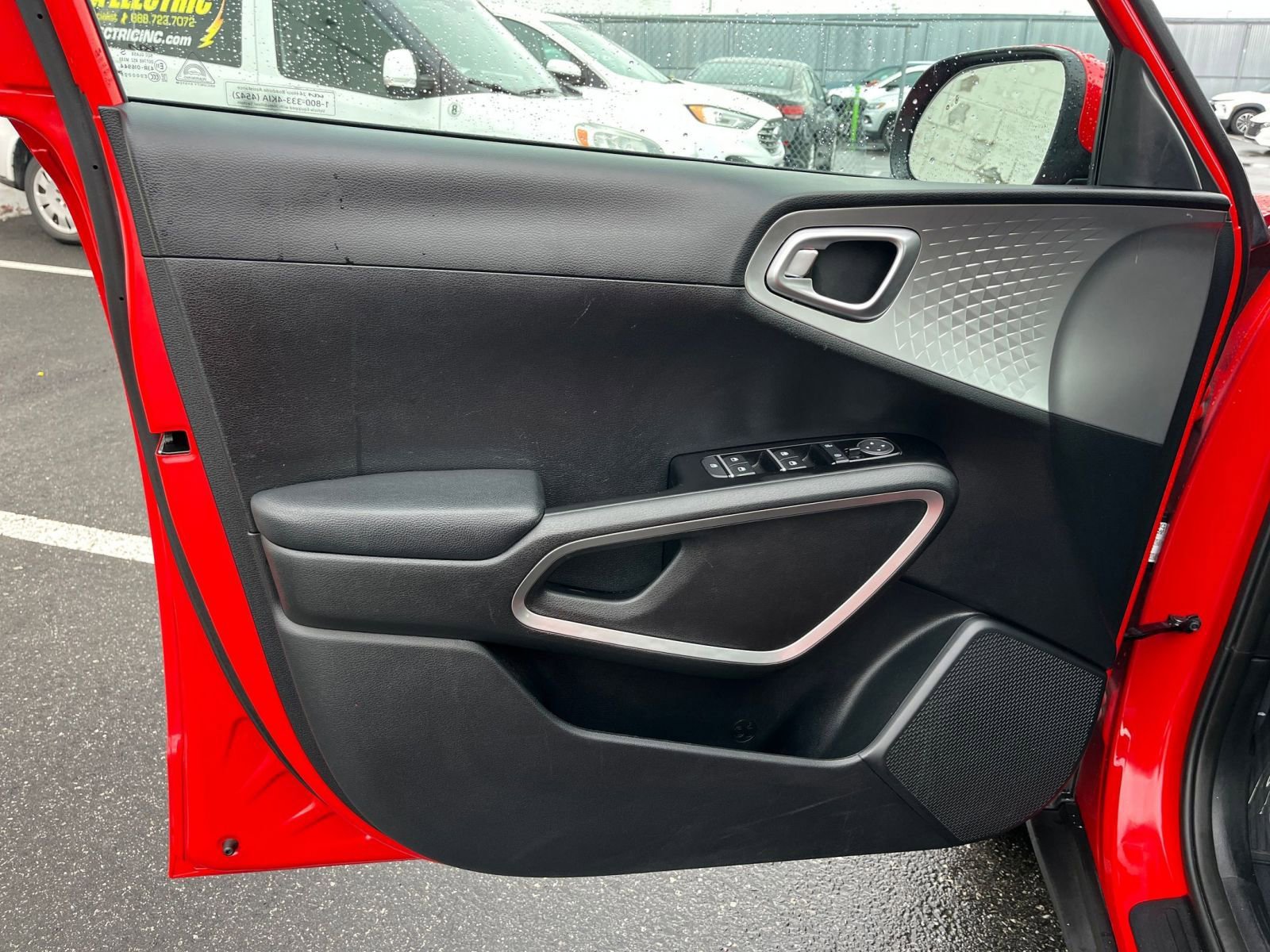 Used 2025 Kia Soul LX w/ LX Technology Package FWD image 18