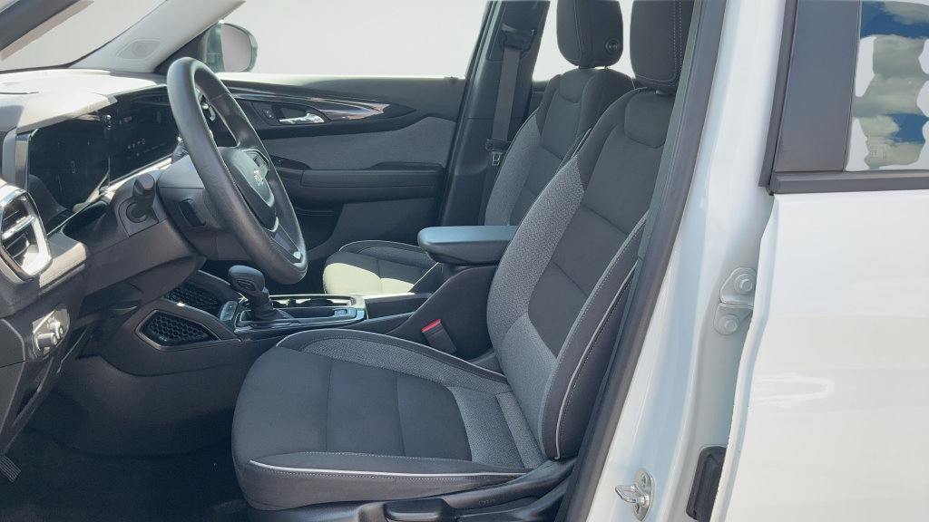 Used 2024 Chevrolet TrailBlazer LS w/ LS Confidence Package FWD image 16