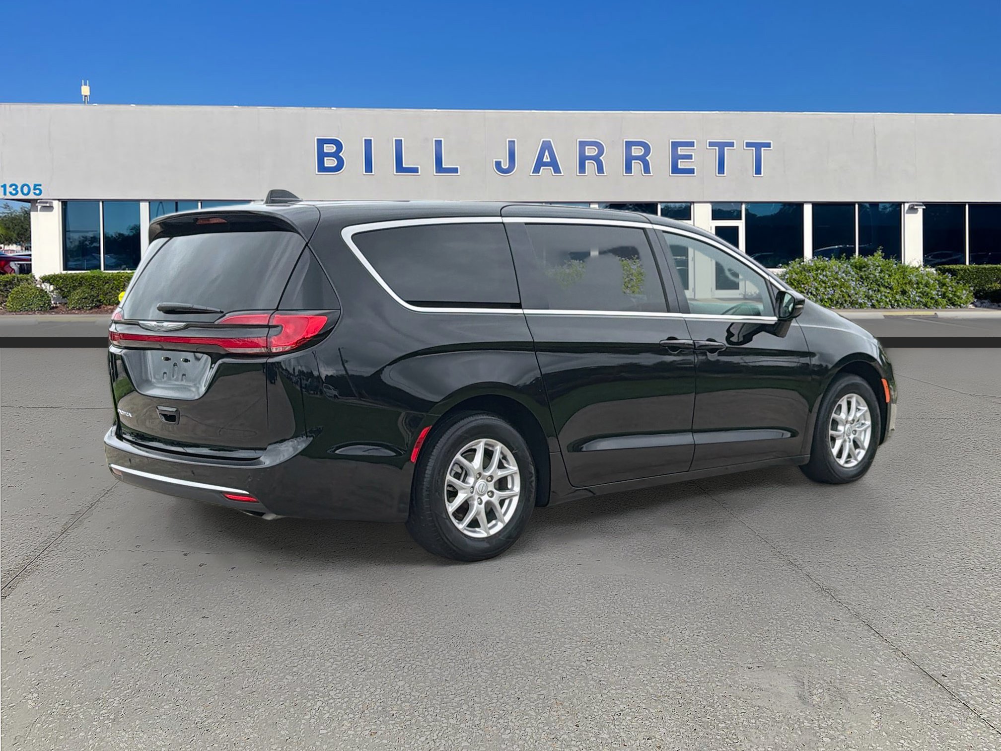 Used 2025 Chrysler Pacifica Select FWD image 7