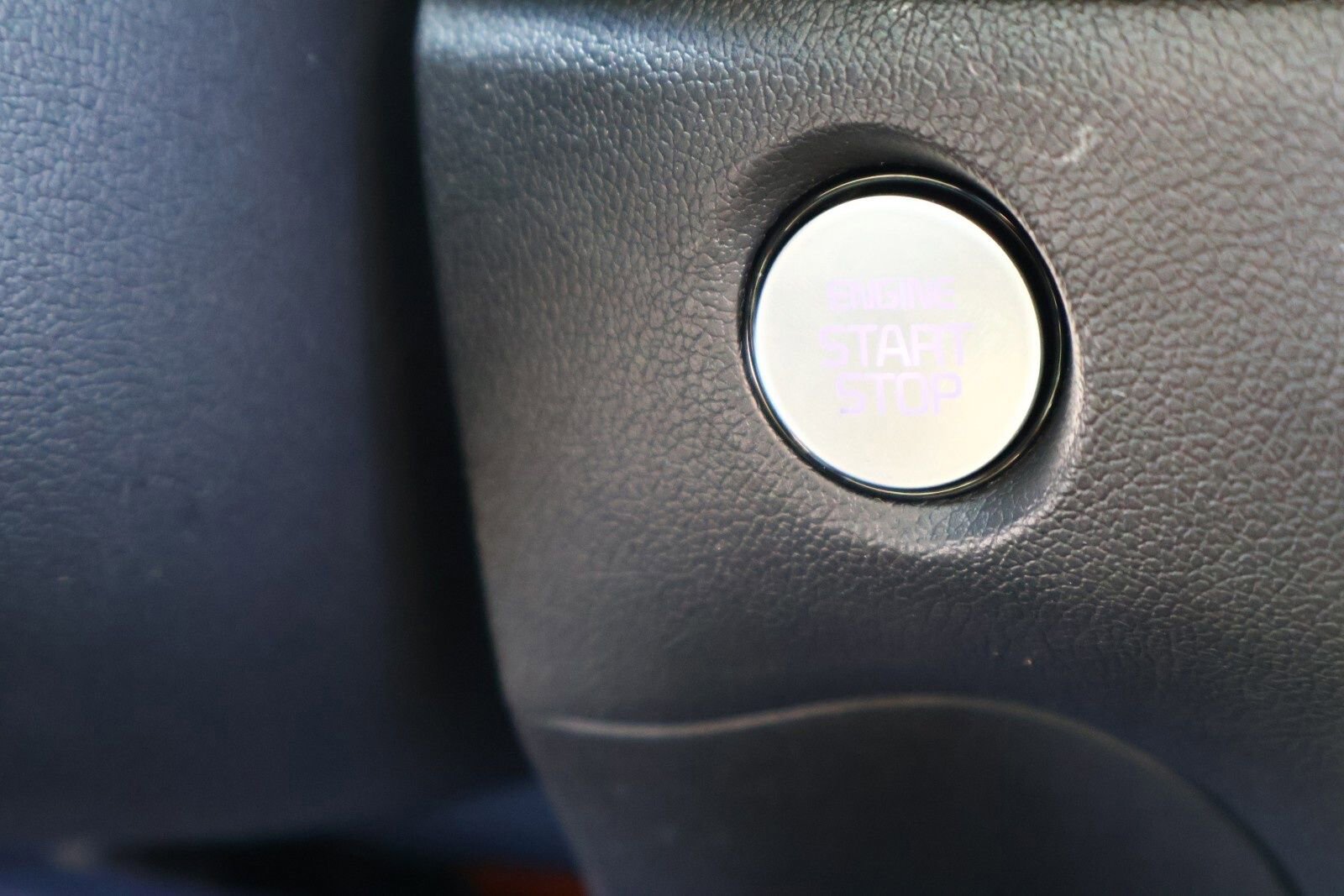 Used 2025 Kia Sorento S w/ Panoramic Sunroof Package image 9