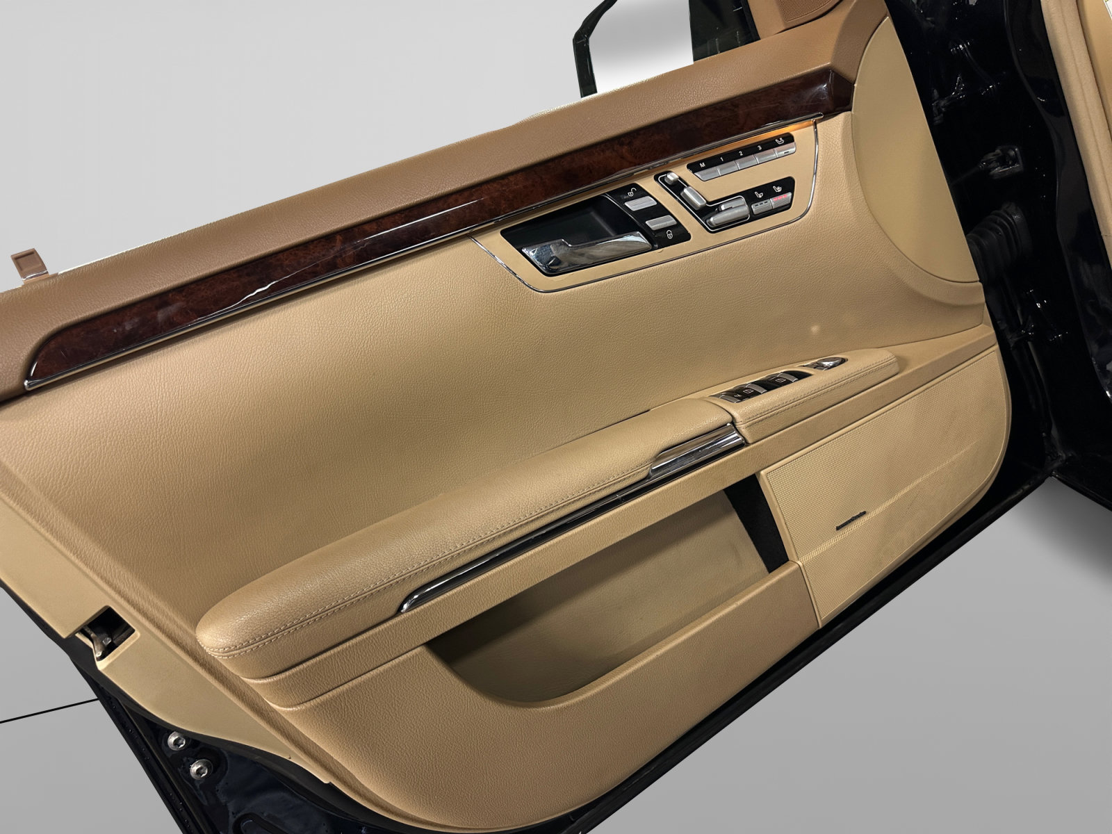 Used 2013 Mercedes-Benz S 550 image 16
