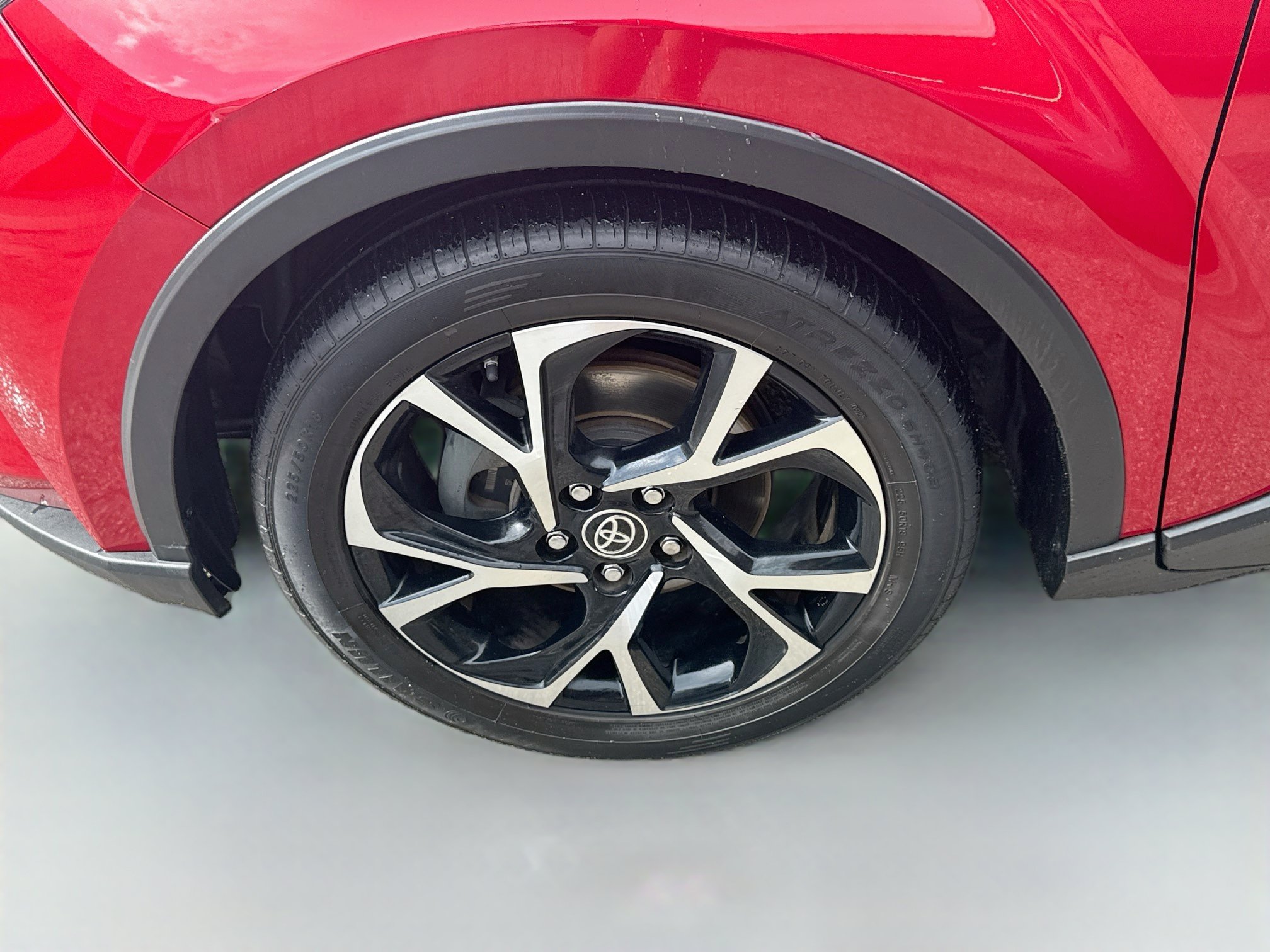 Used 2021 Toyota C-HR XLE FWD image 33
