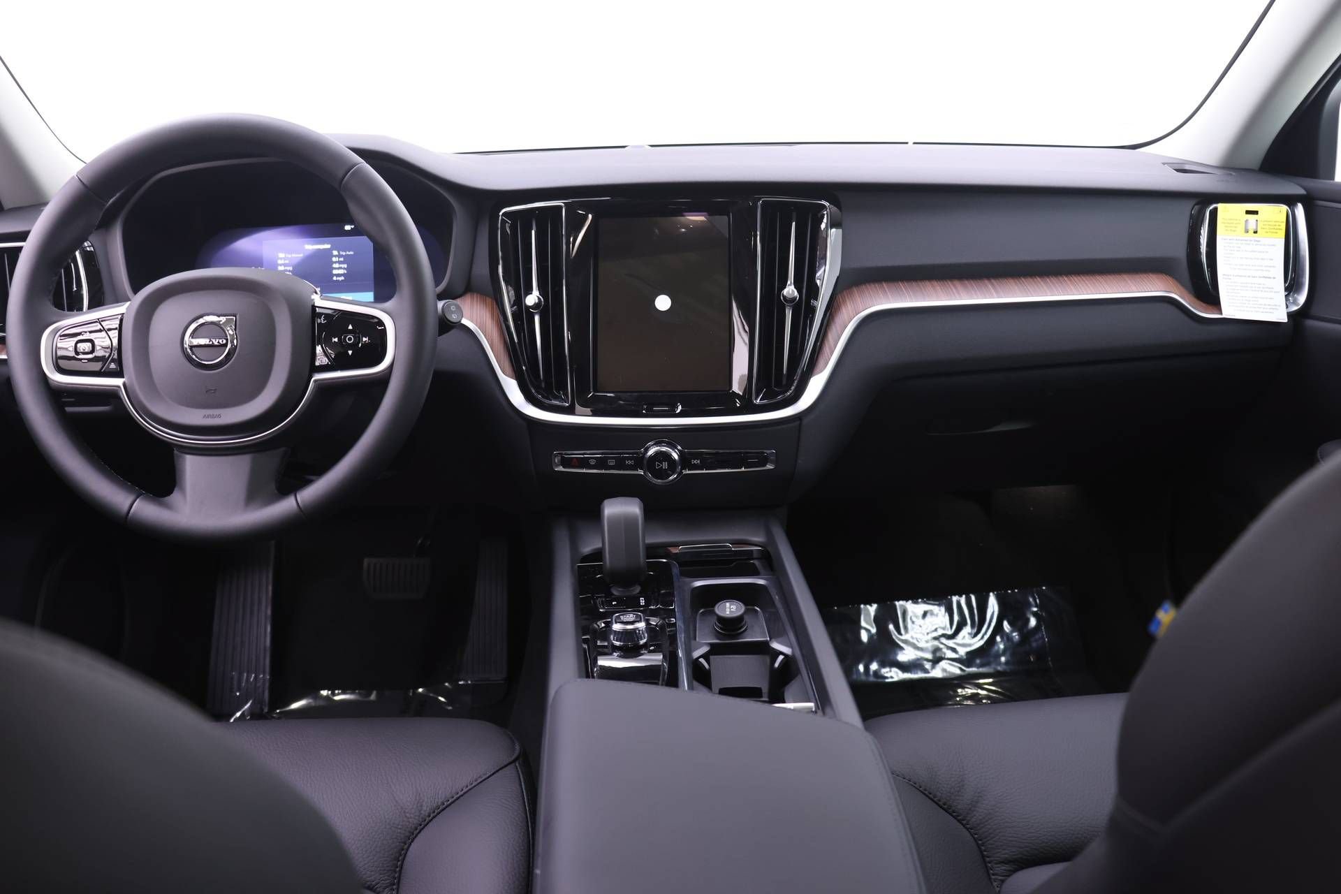 New 2026 Volvo V60 B5 Cross Country Plus w/ Climate Package AWD/4WD image 8