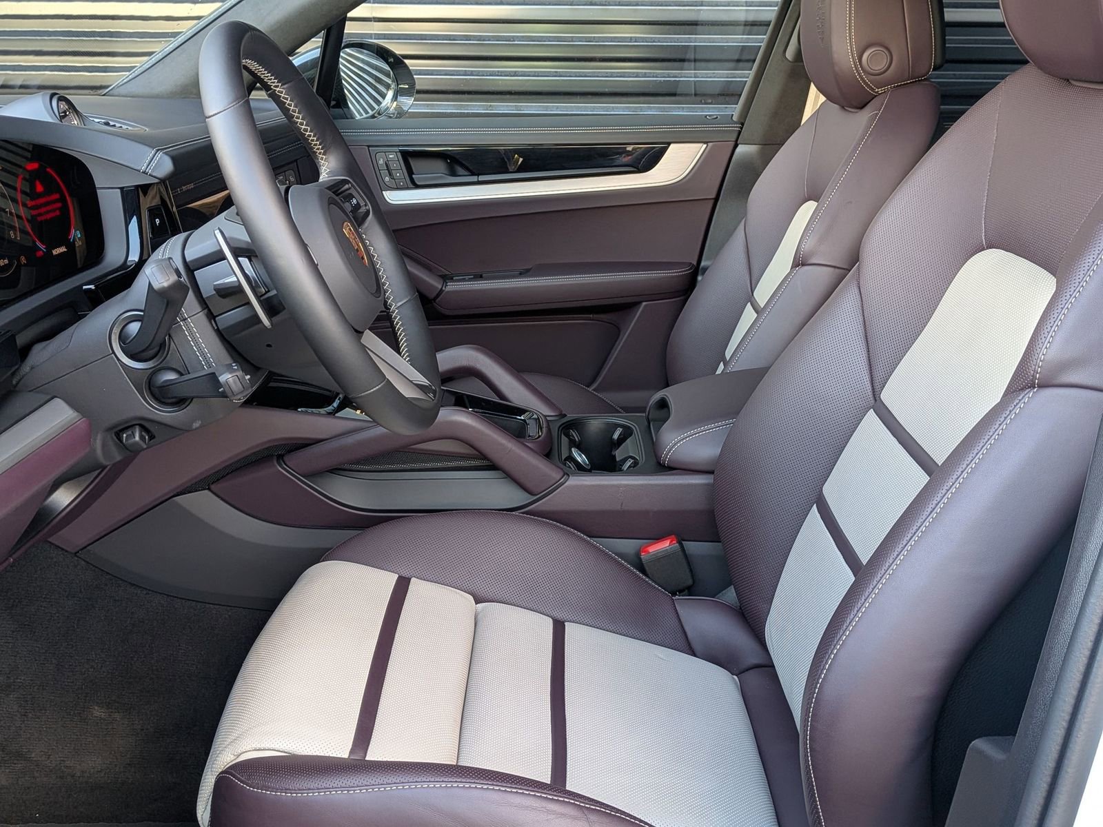 Certified 2025 Porsche Cayenne GTS AWD/4WD image 5