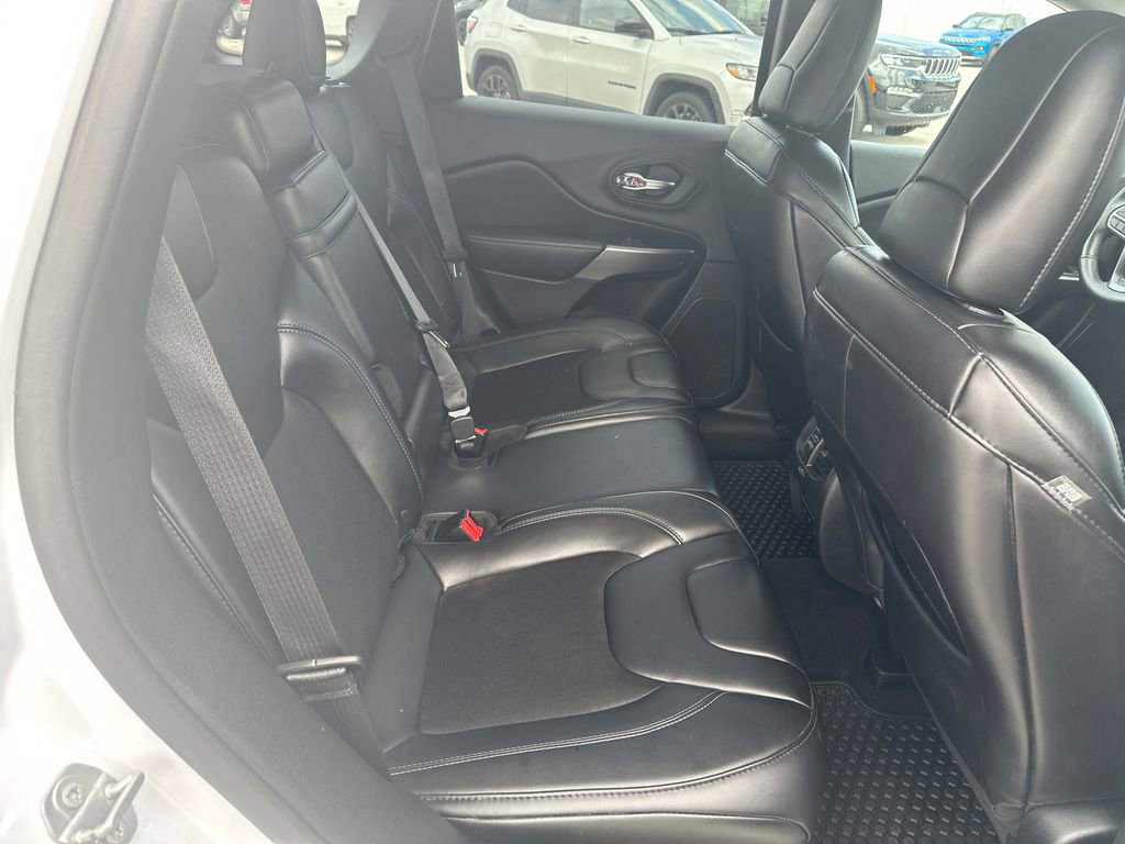 Used 2019 Jeep Cherokee Latitude Plus w/ Cold Weather Group image 28