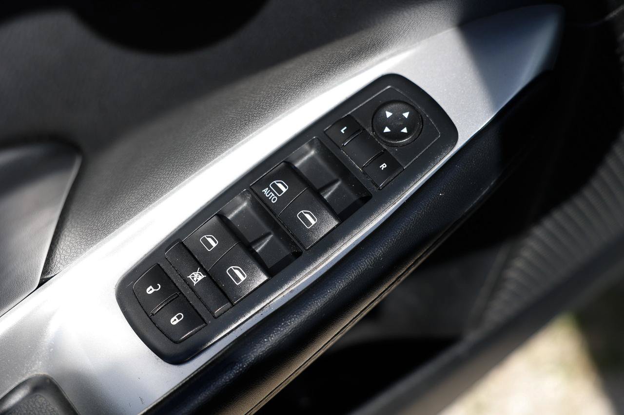 Used 2017 Dodge Journey SE FWD image 39