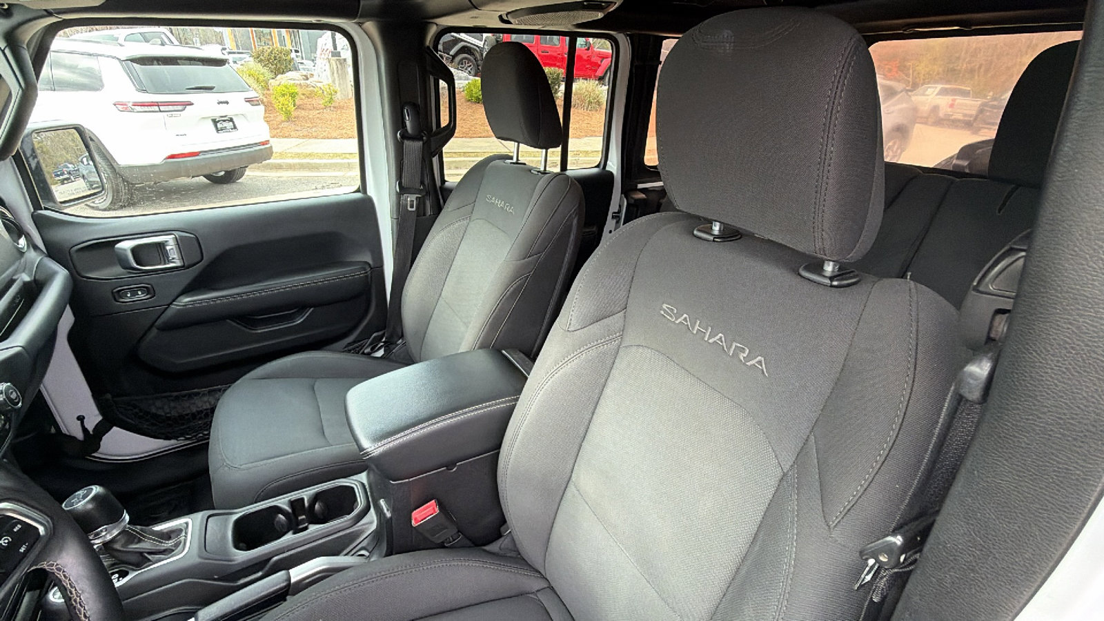 Used 2018 Jeep Wrangler Unlimited Sahara AWD/4WD image 16