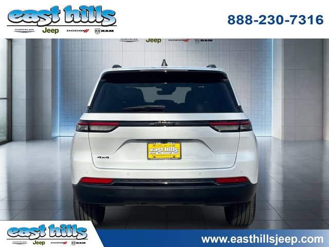 Used 2025 Jeep Grand Cherokee Altitude AWD/4WD image 6