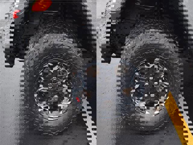 Used 2023 Jeep Wrangler Unlimited Rubicon w/ Steel Bumper Group image 39