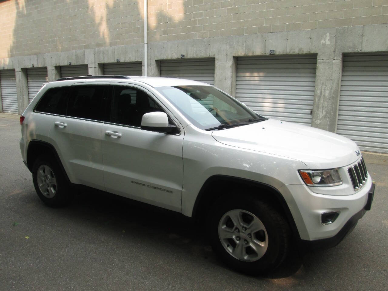 Used 2016 Jeep Grand Cherokee Laredo w/ Quick Order Package 23E AWD/4WD image 4