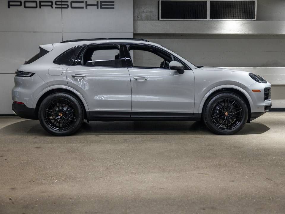 Certified 2026 Porsche Cayenne AWD/4WD image 10