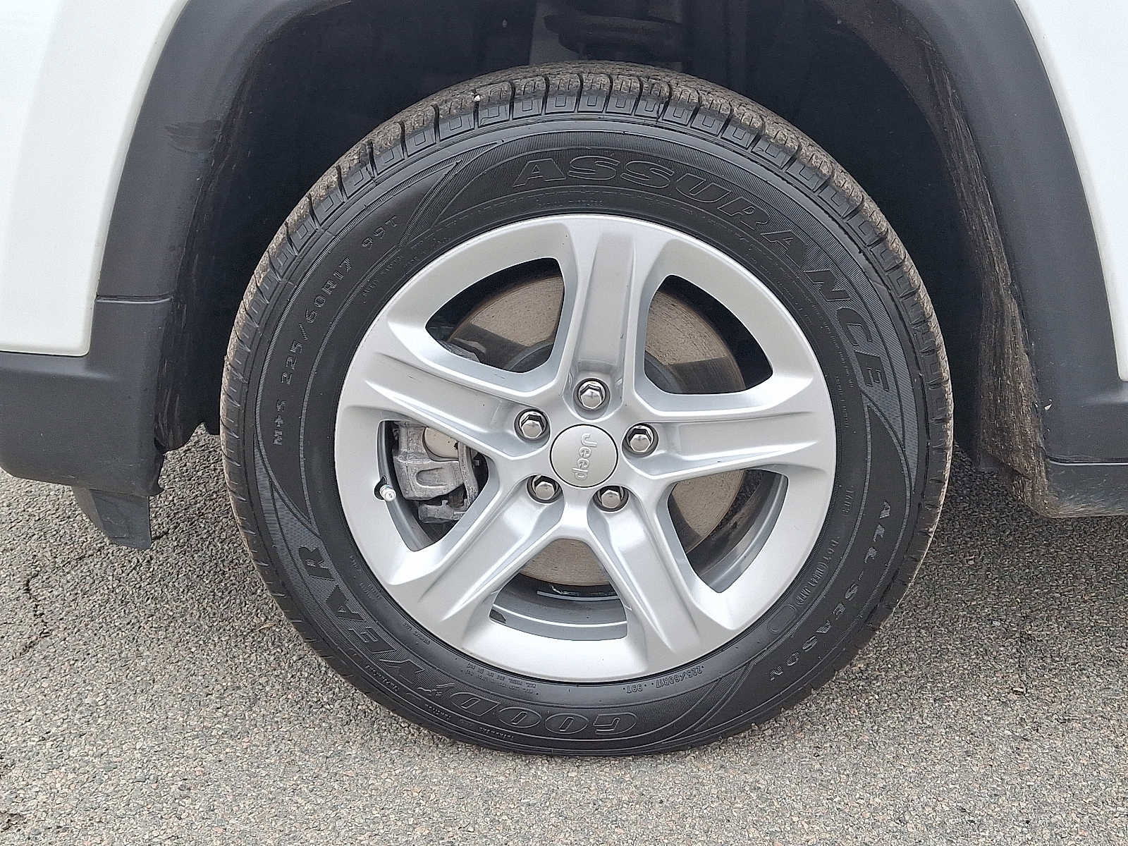 Used 2023 Jeep Compass Latitude image 9