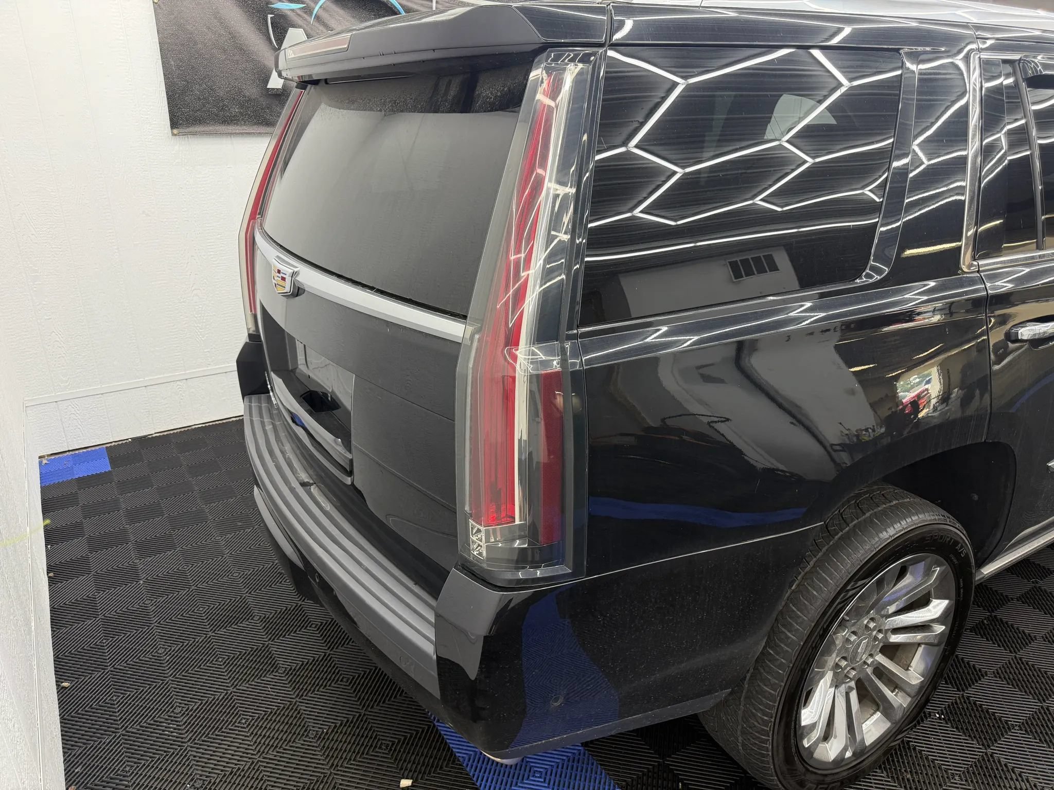 Used 2018 Cadillac Escalade Premium Luxury w/ LPO, Radiant Package AWD/4WD image 3