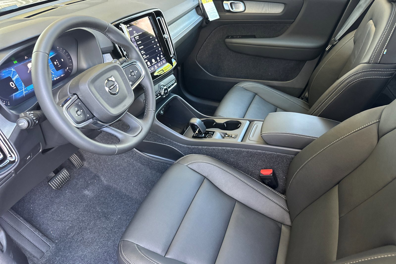 New 2026 Volvo XC40 B5 Core image 8