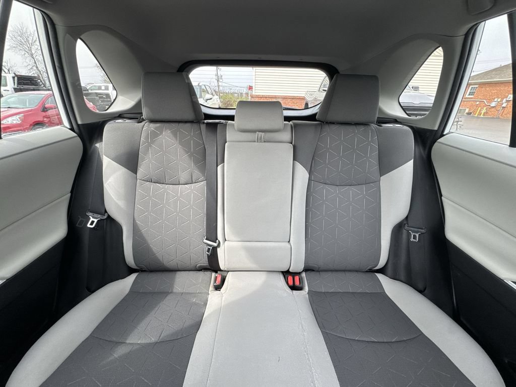 Used 2022 Toyota RAV4 XLE AWD/4WD image 24