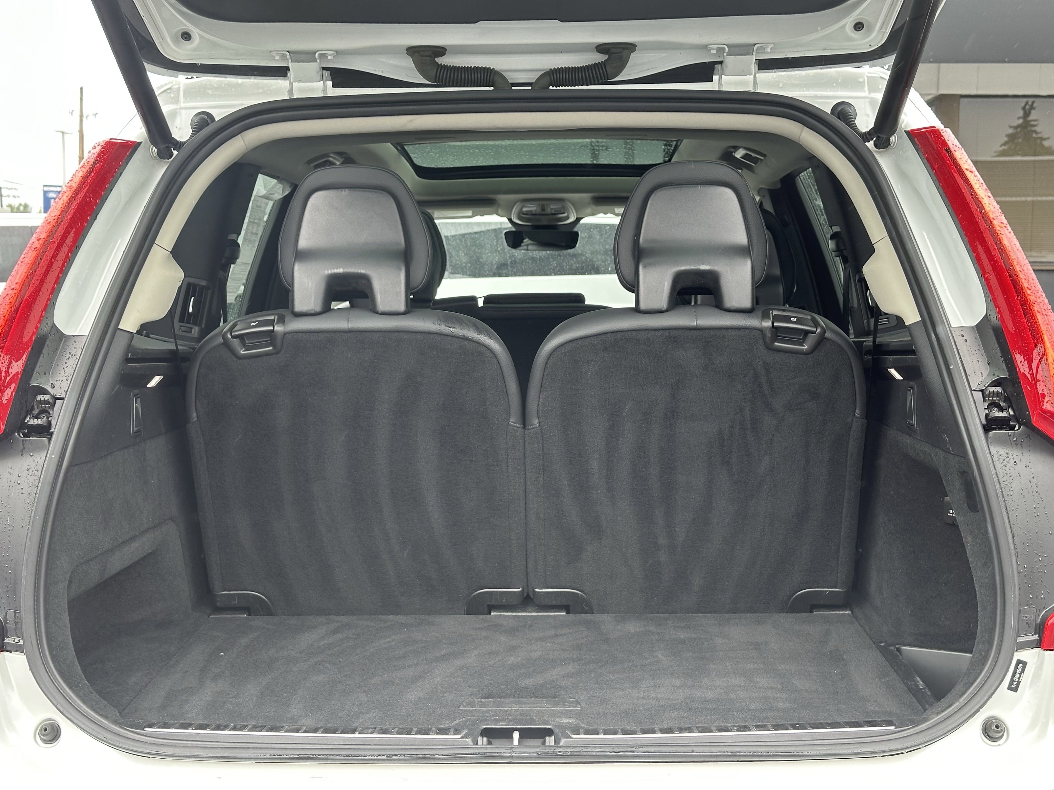 Used 2023 Volvo XC90 B5 Plus image 16