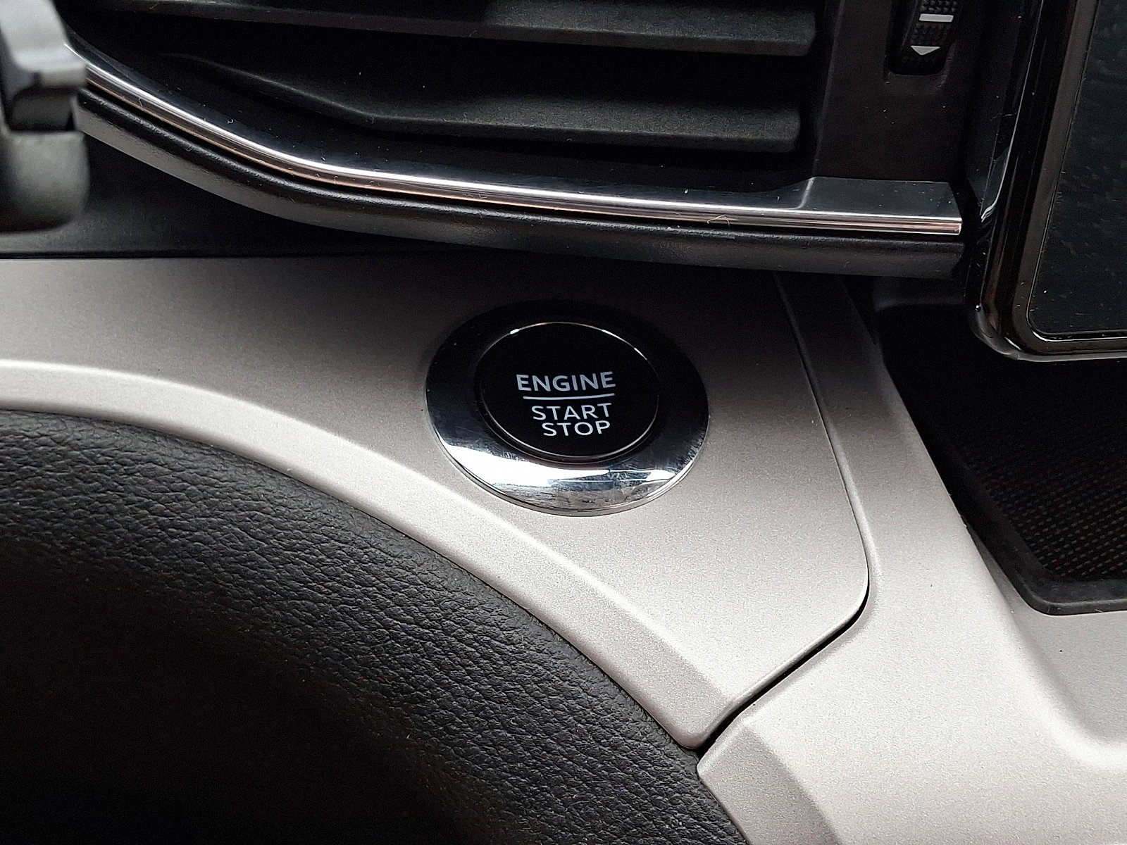 Certified 2024 Ford Explorer XLT w/ Equipment Group 202A image 26