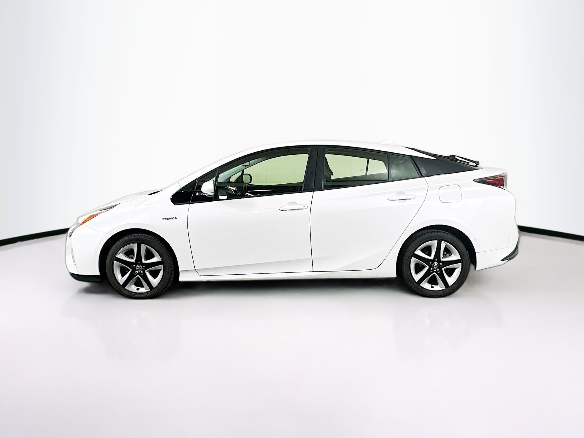 Used 2017 Toyota Prius Three Touring FWD image 4