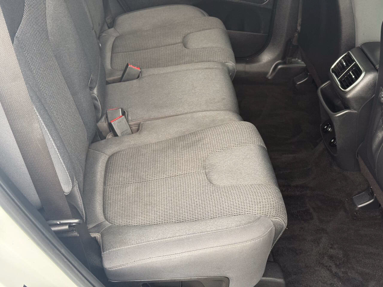 Used 2019 Hyundai Santa Fe SEL FWD image 12
