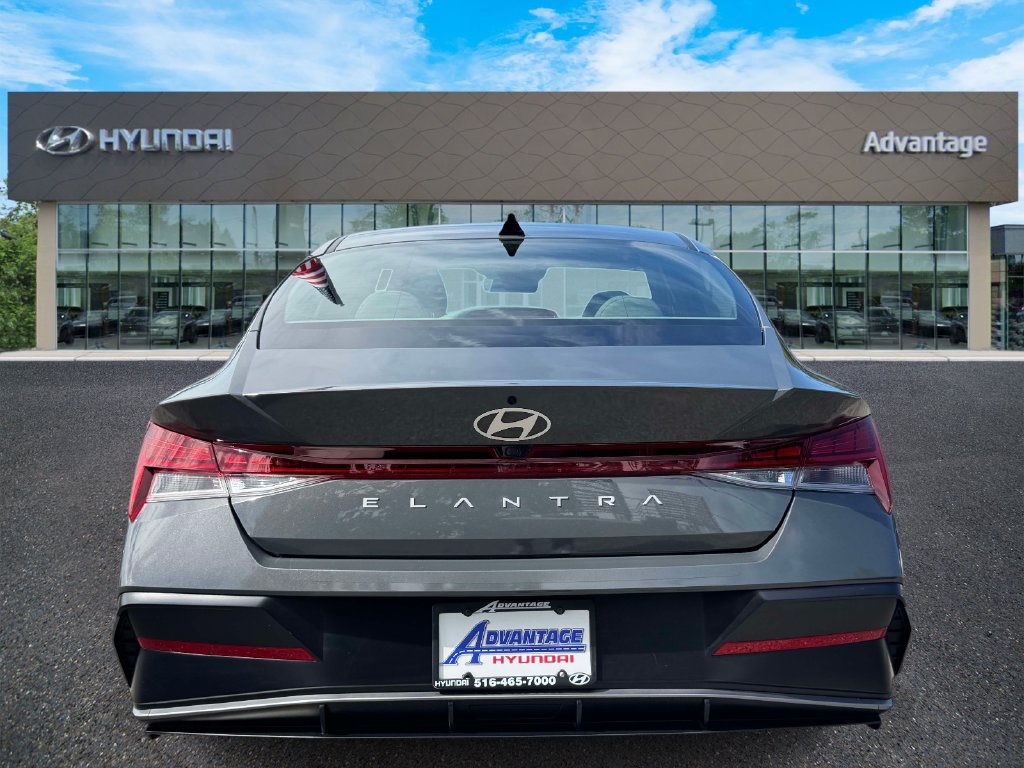 Certified 2024 Hyundai Elantra SEL w/ Convenience Package FWD image 7