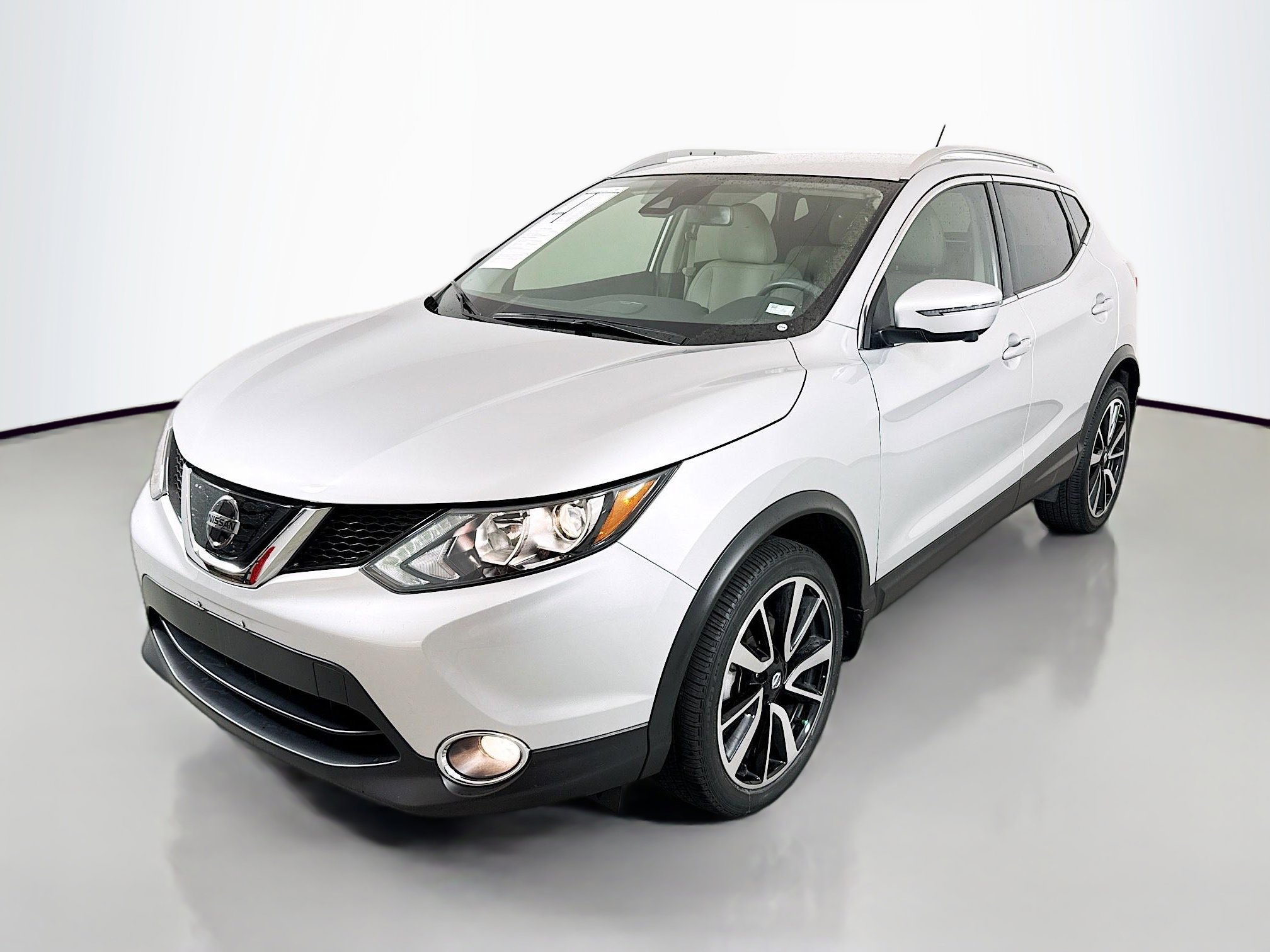 Used 2019 Nissan Rogue Sport SL image 3