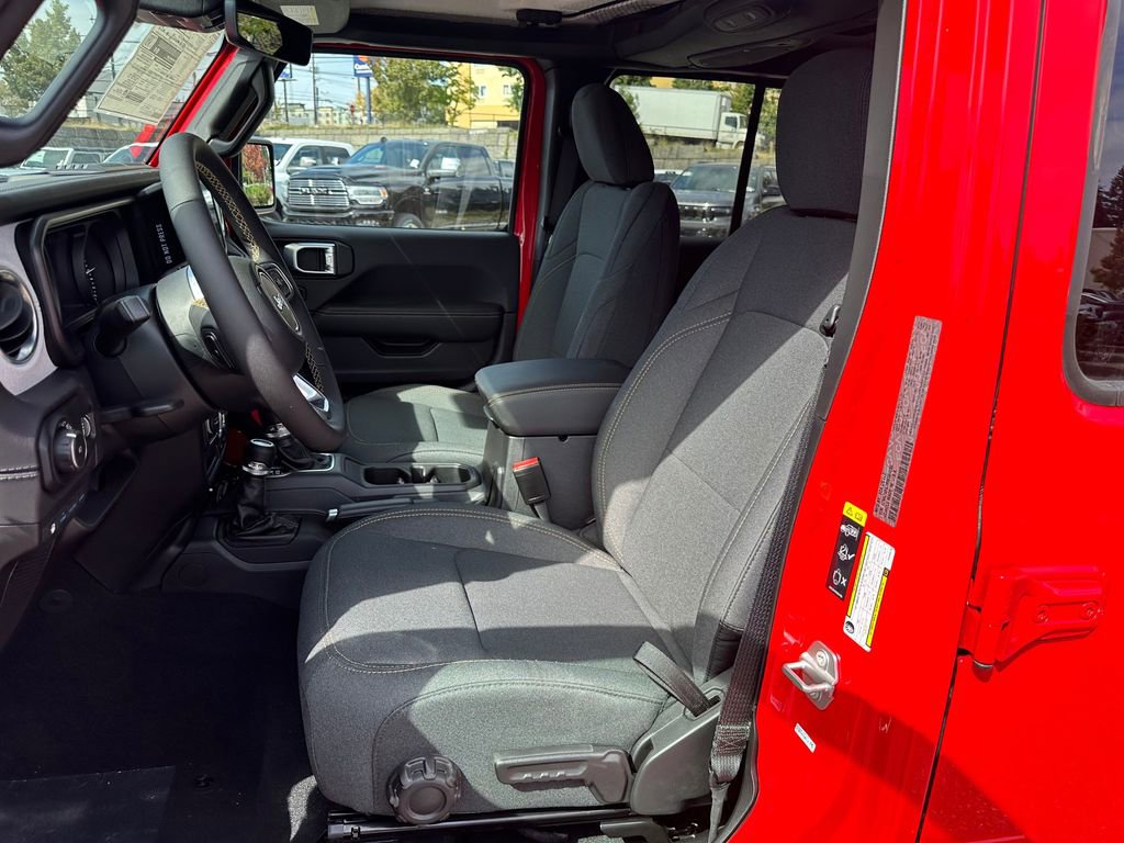 New 2024 Jeep Wrangler Unlimited Sahara w/ Technology Group image 16