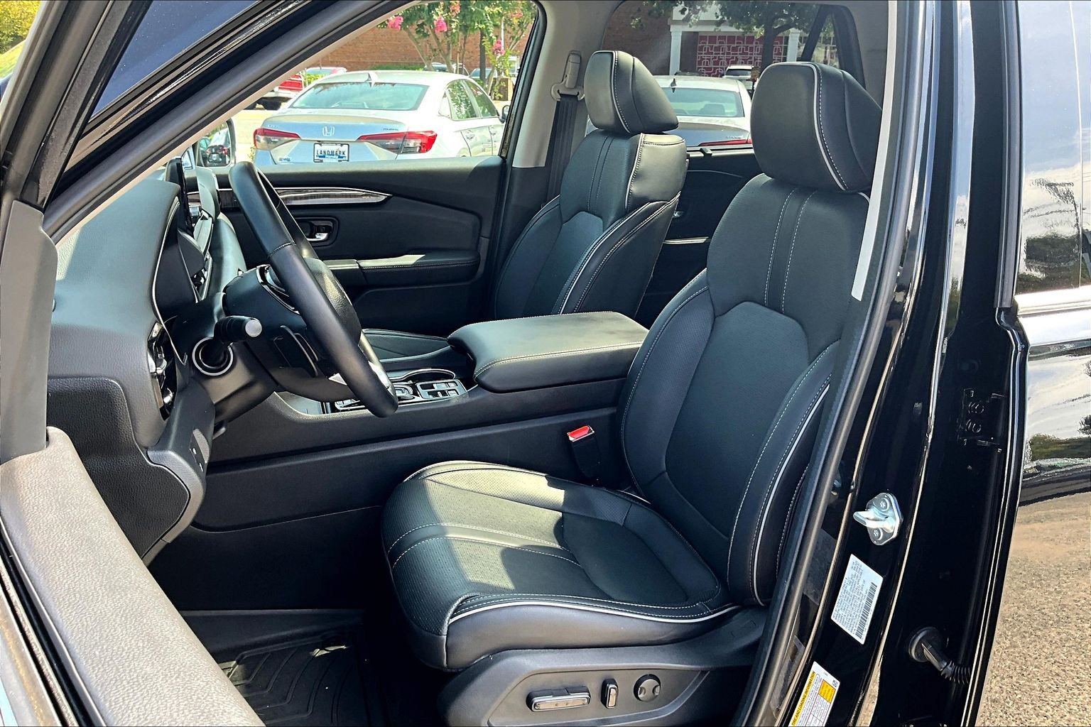 Used 2025 Honda Pilot Elite image 27