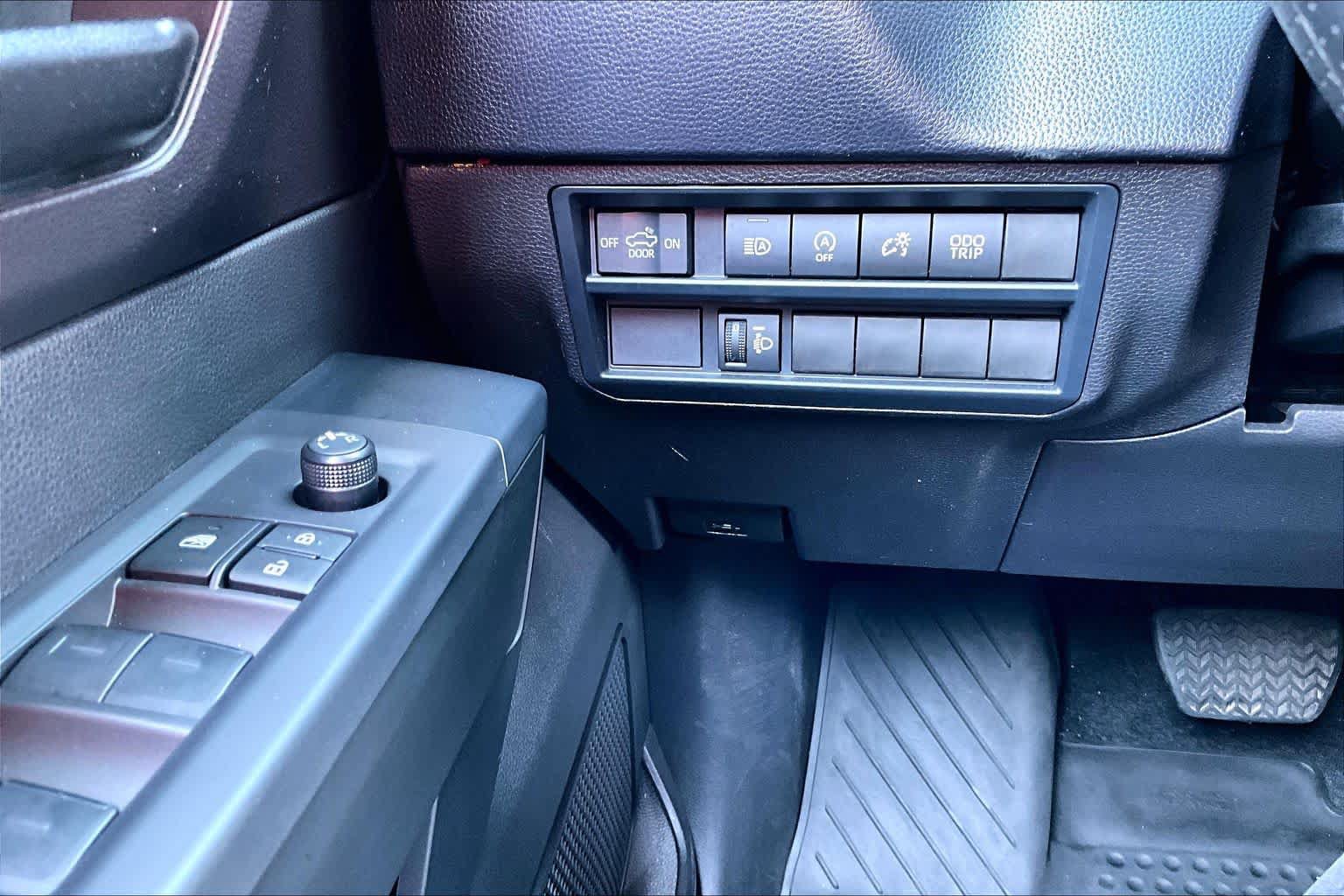 Used 2026 Toyota Tundra SR AWD/4WD image 32