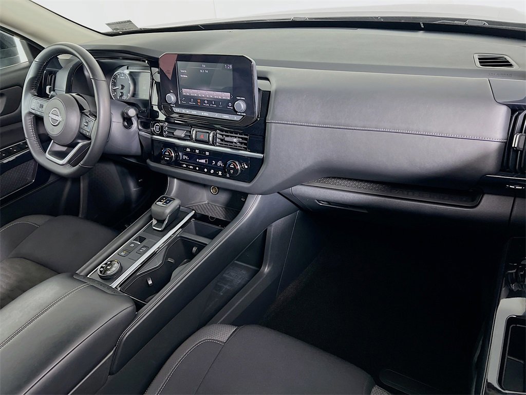 Used 2022 Nissan Pathfinder SV w/ SV Premium Package image 29