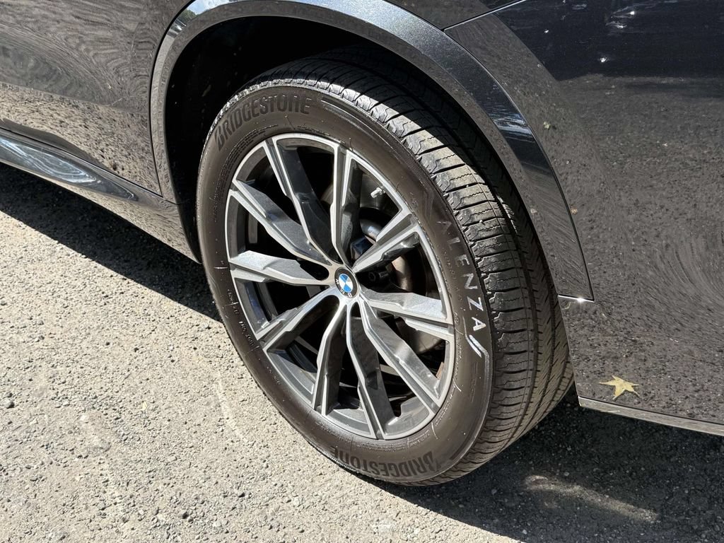 Used 2022 BMW X5 xDrive40i w/ M Sport Package AWD/4WD image 12