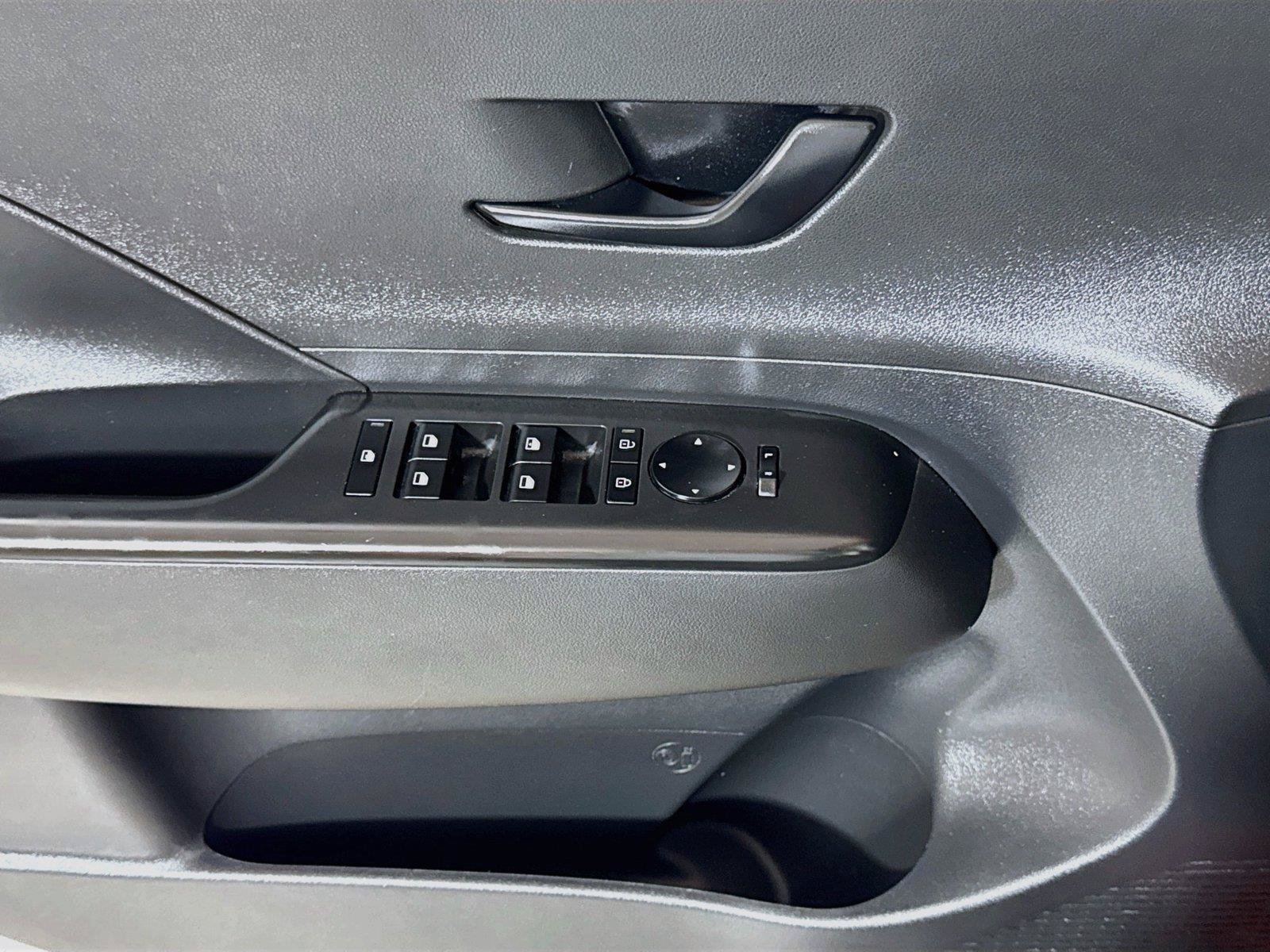 Used 2025 Hyundai Kona SEL FWD image 15