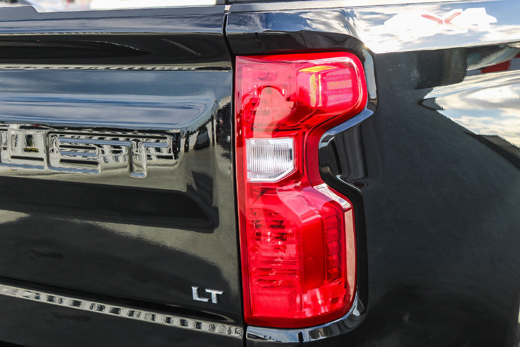Used 2024 Chevrolet Silverado 1500 LT AWD/4WD image 10