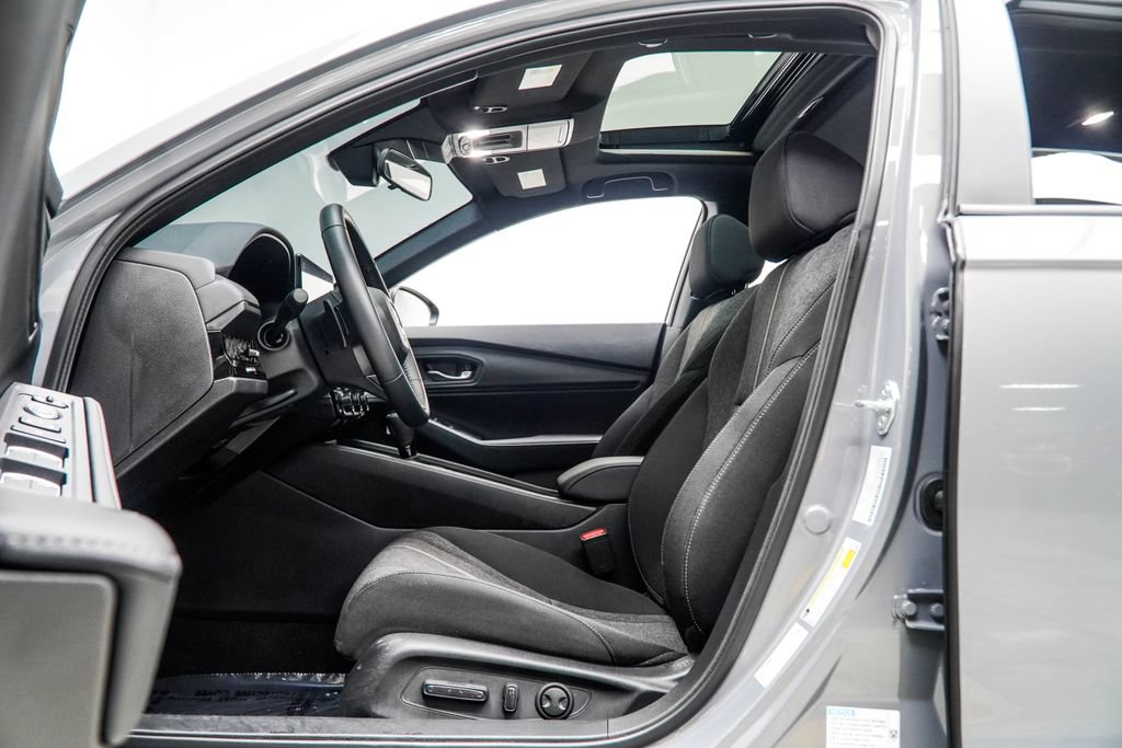 Used 2025 Honda Accord Sport image 39