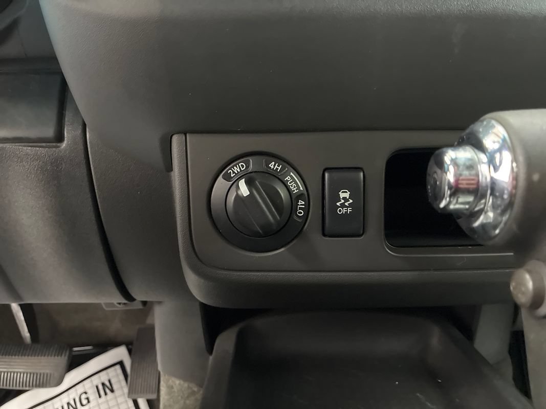 Used 2013 Nissan Xterra 4WD image 16
