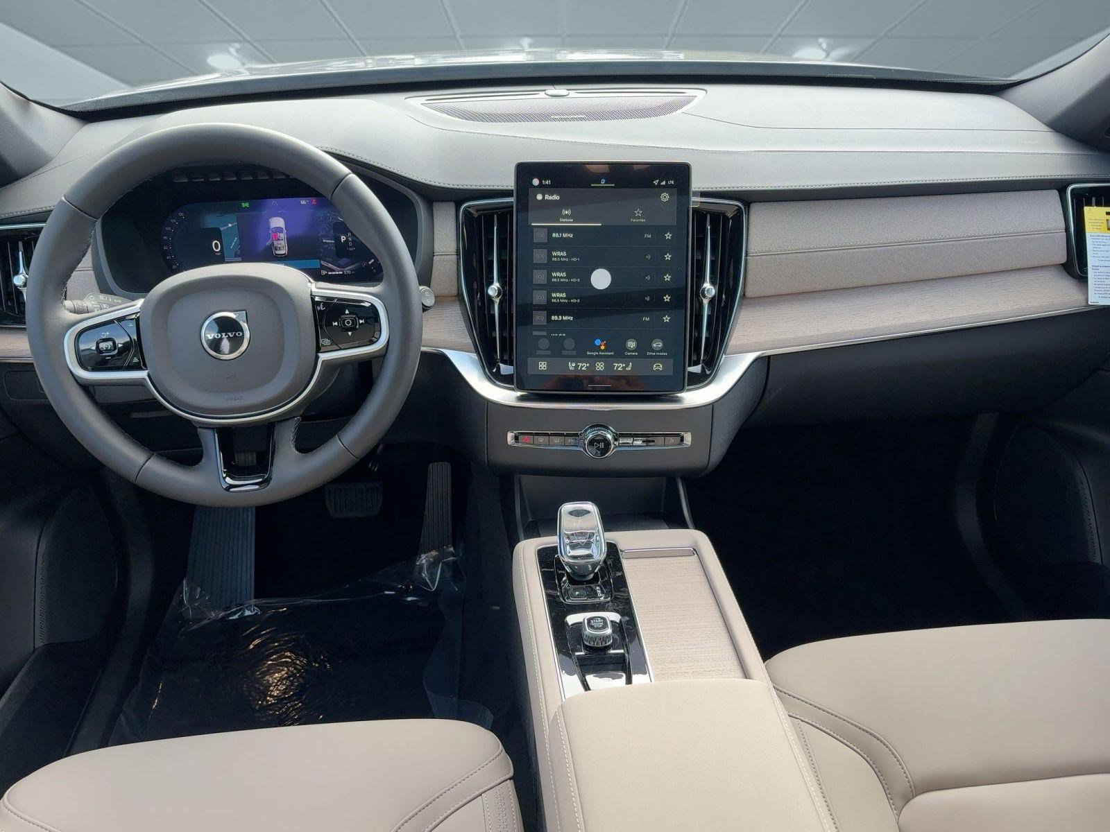 New 2026 Volvo XC90 B6 Plus w/ Protection Package Premier image 25