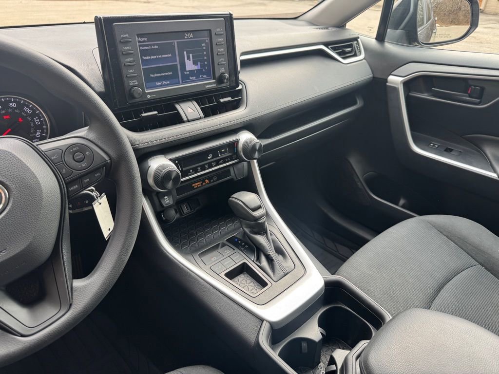 Used 2021 Toyota RAV4 LE image 27