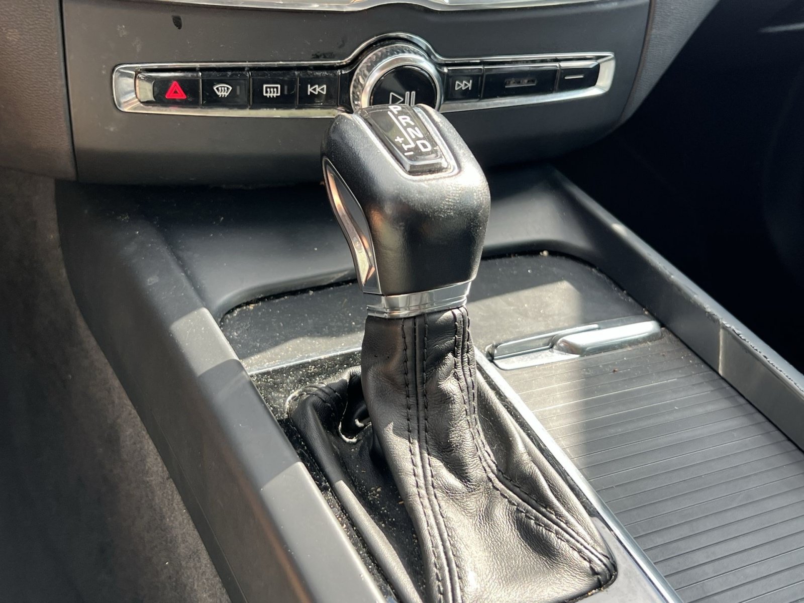 Used 2019 Volvo XC60 T5 Momentum w/ Premium Package AWD/4WD image 19