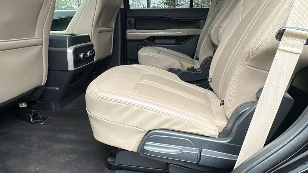 Used 2023 Ford Expedition Limited image 3