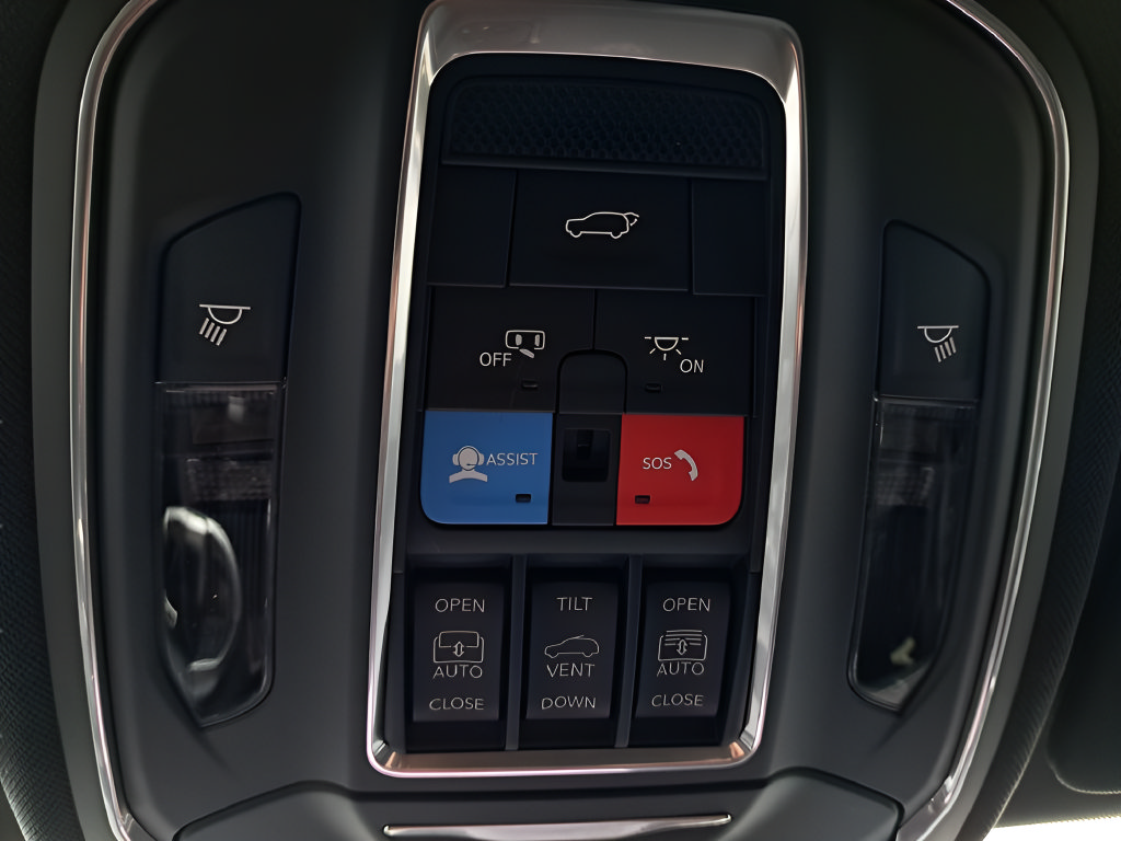 New 2025 Jeep Grand Cherokee Limited w/ Black Appearance Package AWD/4WD image 25