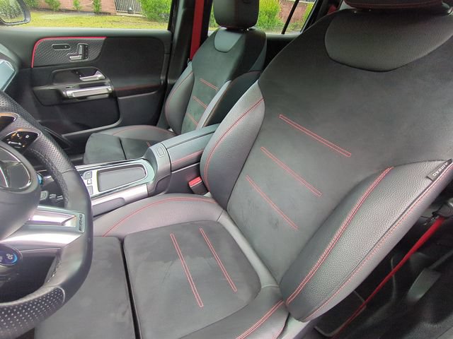 Used 2025 Mercedes-Benz GLB 35 AMG 4MATIC image 27