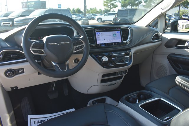 Used 2024 Chrysler Pacifica Limited FWD image 20