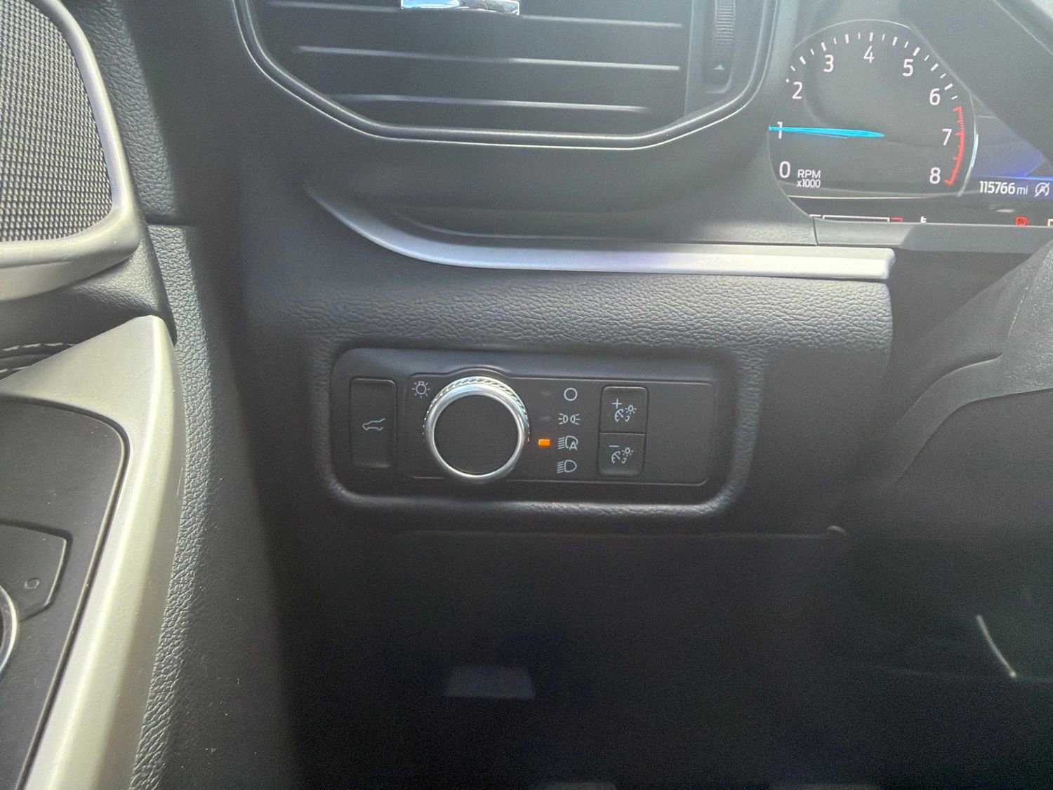 Used 2021 Ford Explorer XLT AWD/4WD image 18