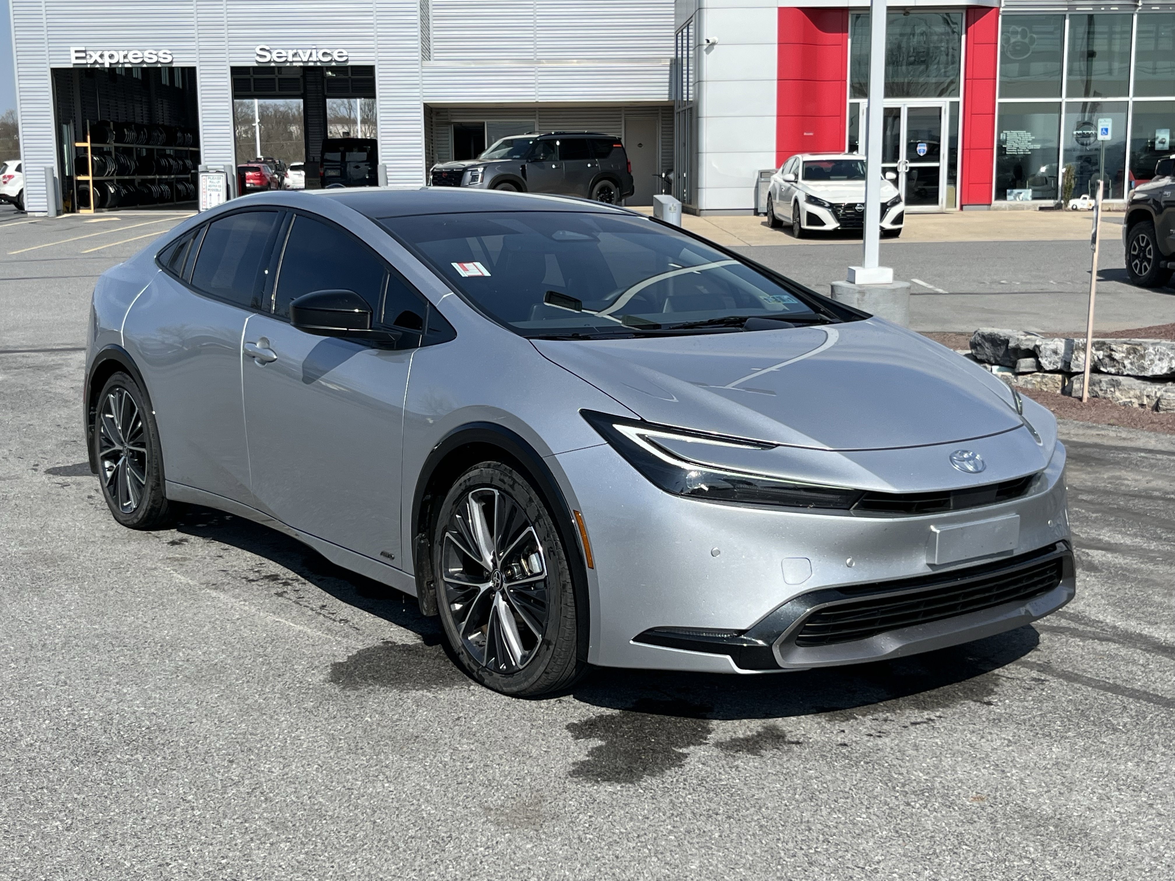 Used 2024 Toyota Prius XLE image 1