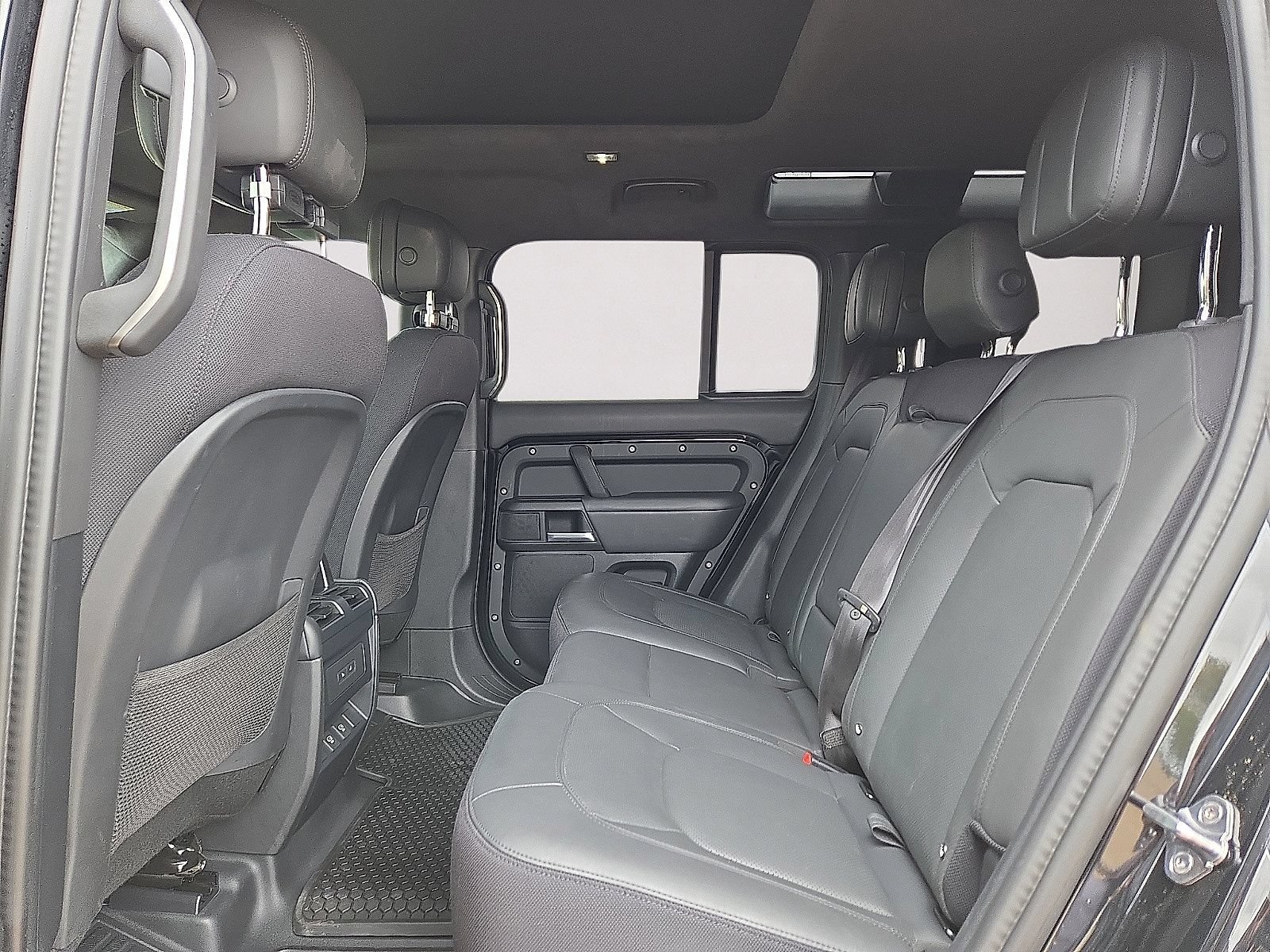 Used 2025 Land Rover Defender 110 X AWD/4WD image 14