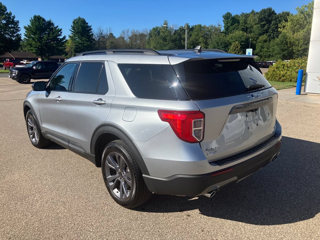 Used 2024 Ford Explorer XLT w/ Equipment Group 202A AWD/4WD image 8