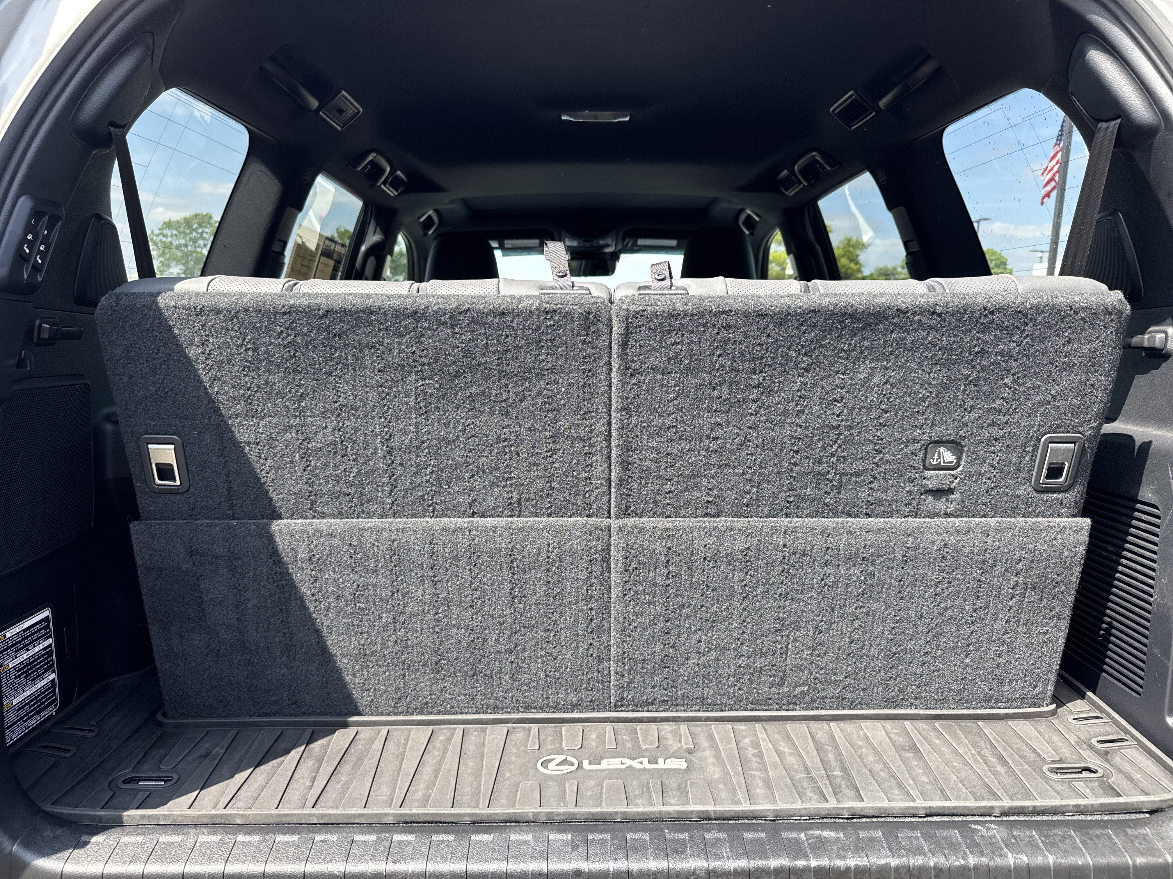 Used 2023 Lexus GX 460 Premium w/ Accessory Package AWD/4WD image 34